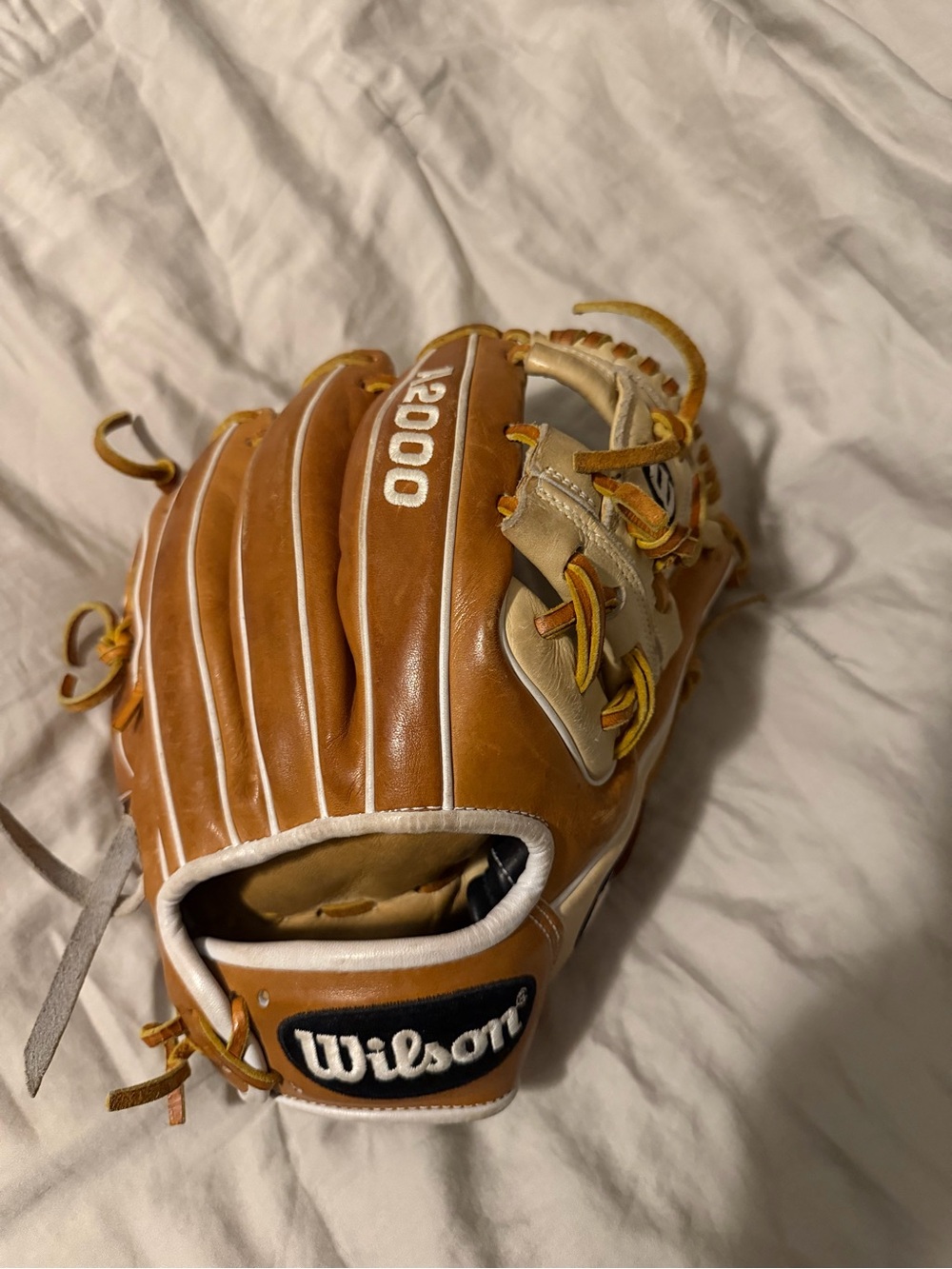 Wilson A2000 Baseball Glove - Tan & Cream